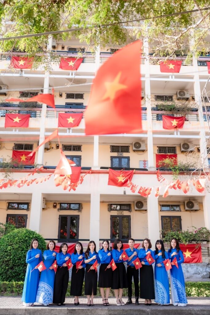 Tự hào một dải non sông