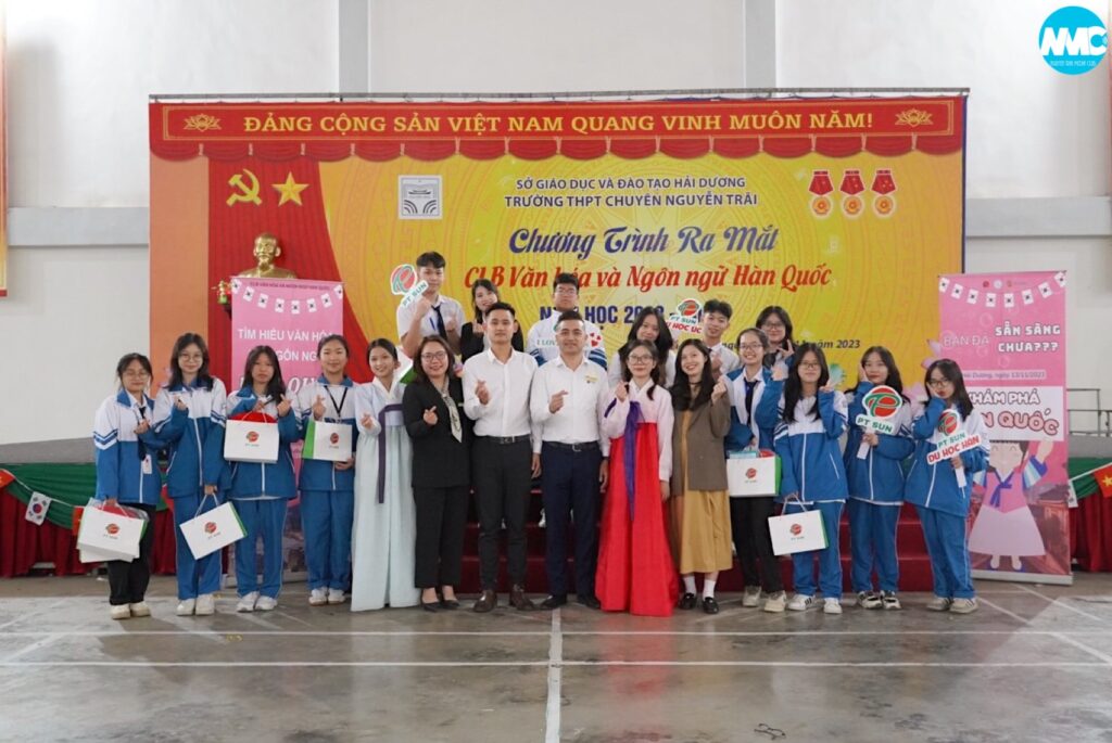Ra mắt CLB tiếng Hàn