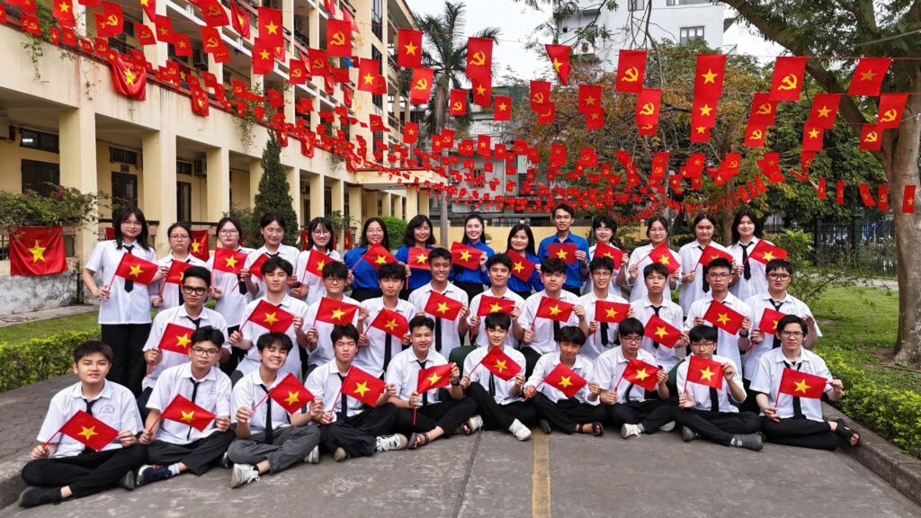 Tự hào một dải non sông