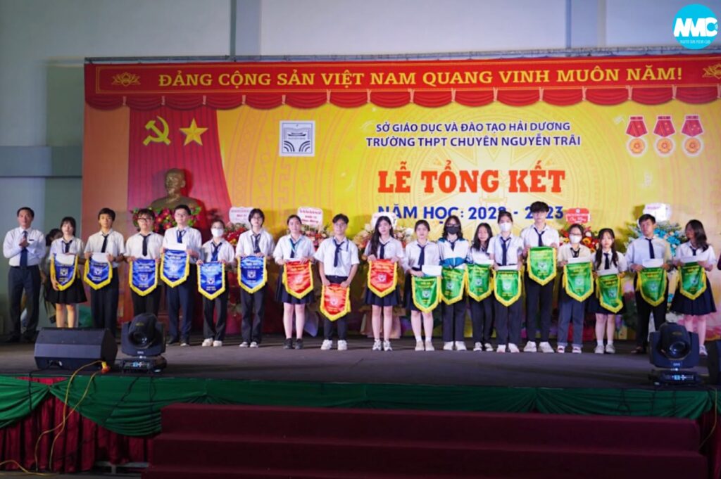 Bế giảng năm học
