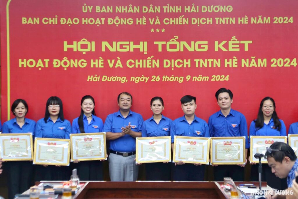 Khen thưởng đoàn viên