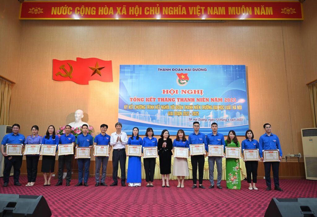 Giấy khen Thành Đoàn