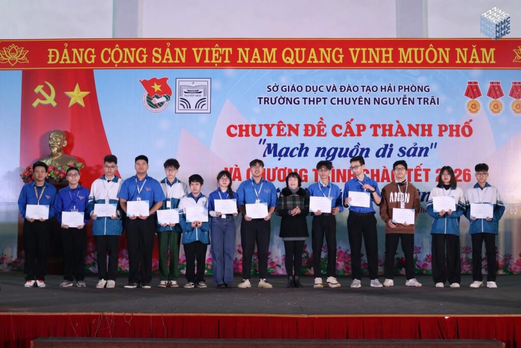 Giải bóng đá và Thanh niên xung kích